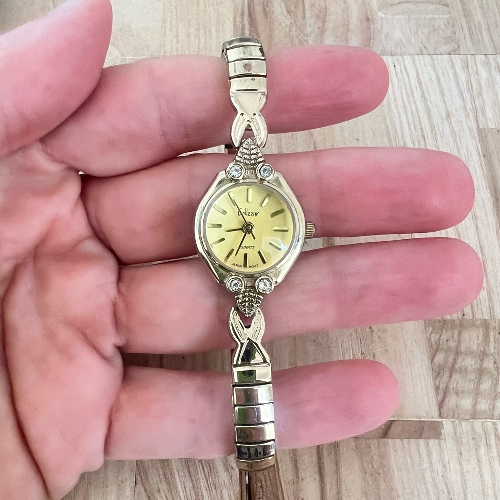 Collezio ladies gold tone bracelet watch NEW BATTERY